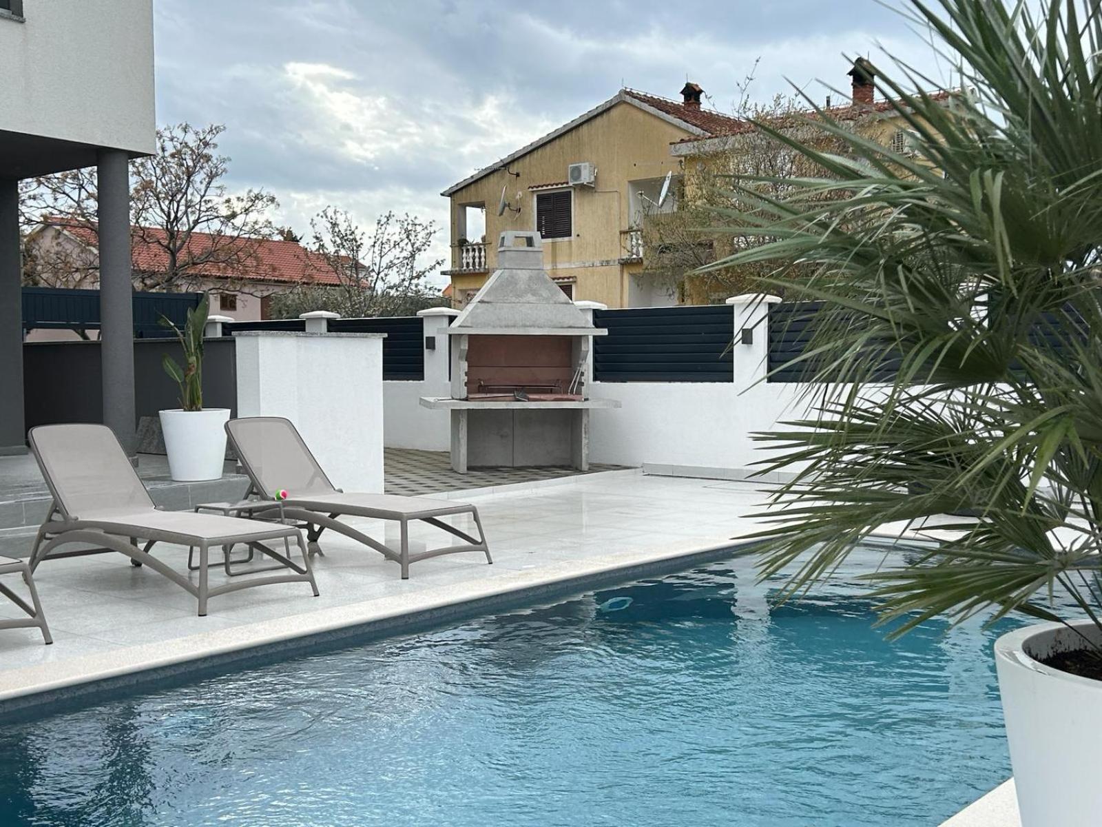 Apartments Cesare Нин Экстерьер фото